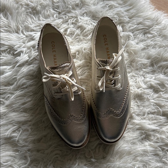 NWT Cole Haan Women's Gold Metallic City Wingtip Oxford Shoes 10 - Picture 3 of 9